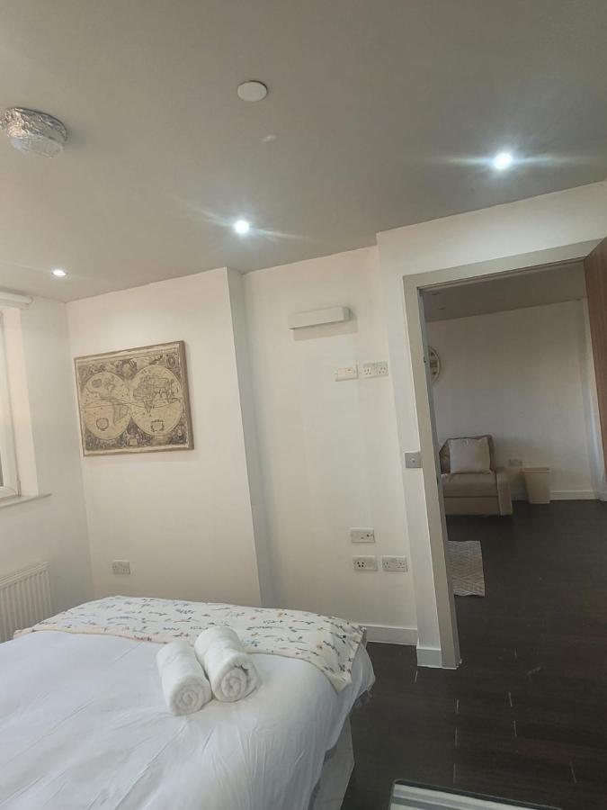 Amazing London 1 Bedroom Flat In Astral House As18 Norbury  エクステリア 写真
