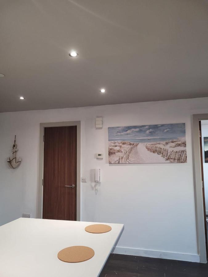 Amazing London 1 Bedroom Flat In Astral House As18 Norbury  エクステリア 写真