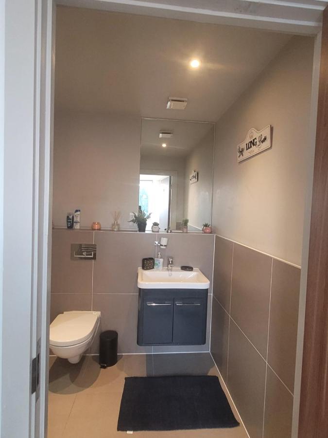 Amazing London 1 Bedroom Flat In Astral House As18 Norbury  エクステリア 写真