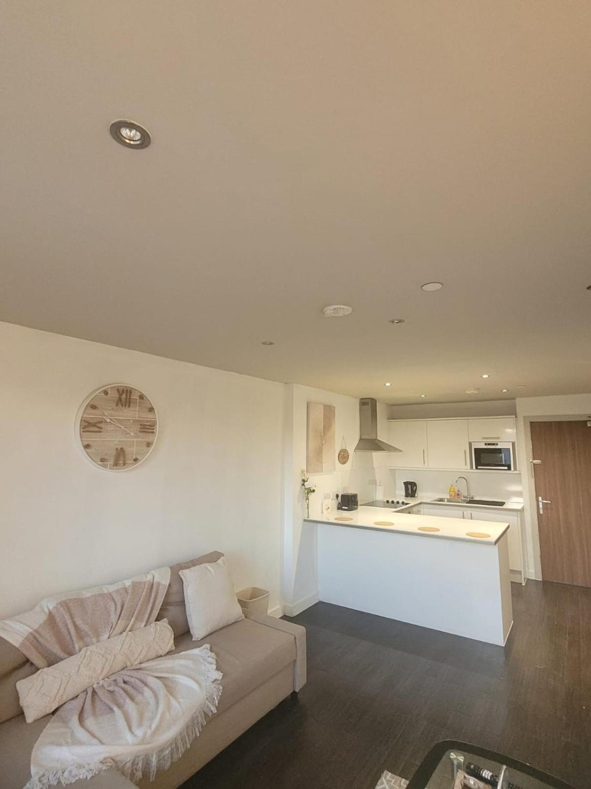 Amazing London 1 Bedroom Flat In Astral House As18 Norbury  エクステリア 写真