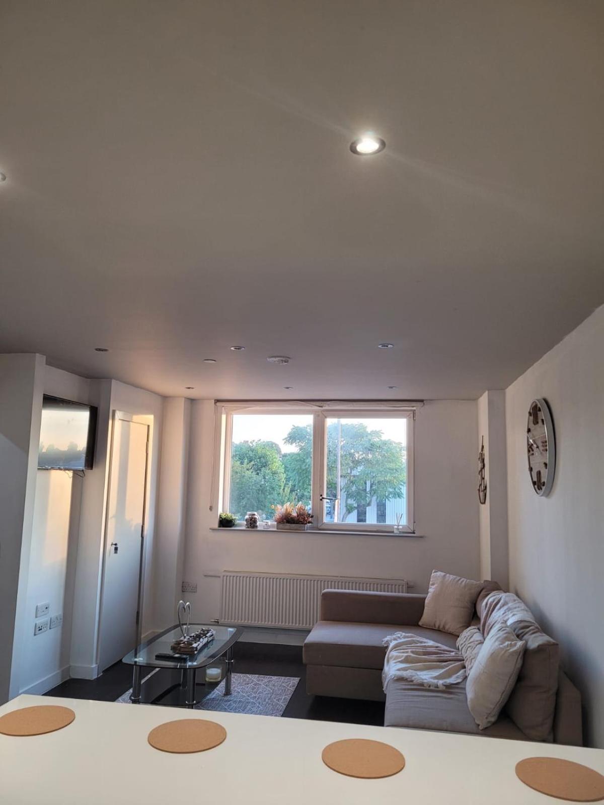 Amazing London 1 Bedroom Flat In Astral House As18 Norbury  エクステリア 写真